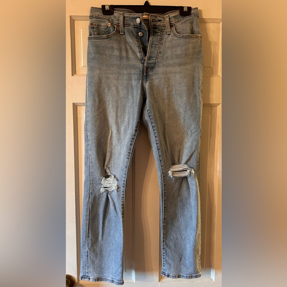 NWOT 29 Waist Light Wash Levi Wedgie Straight Jeans